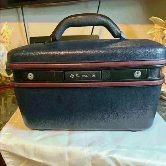 Samsonite Train/Make-Up Case - Picture 10 of 10